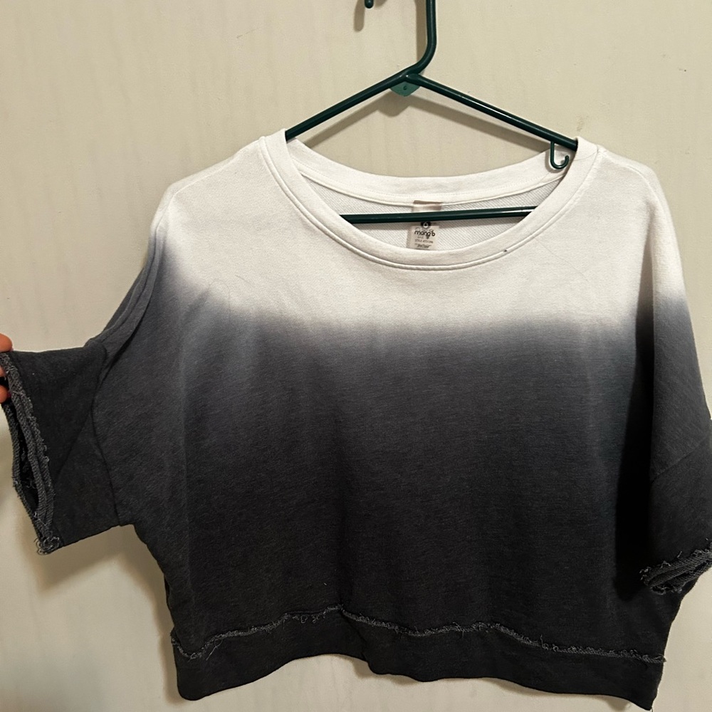 Size small, crop top, only worn a few times, and in like new condition